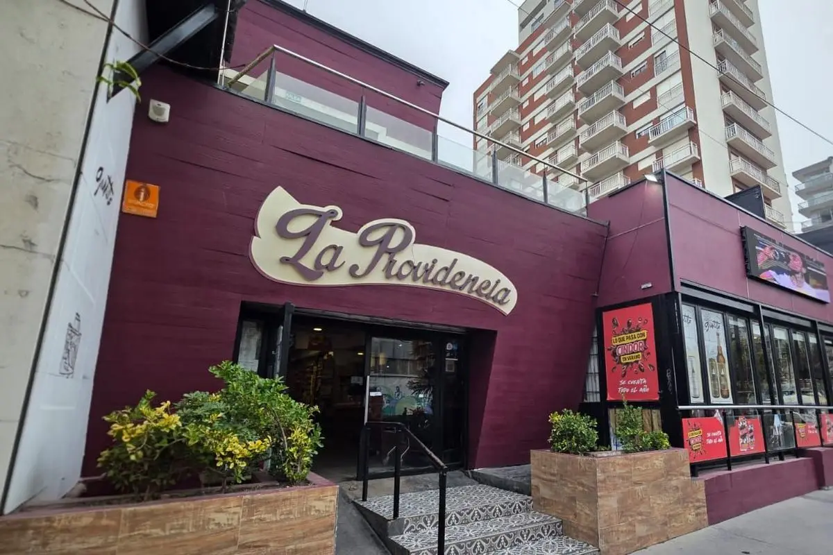 Fachada de La Providencia, Alem 3738, Playa Grande